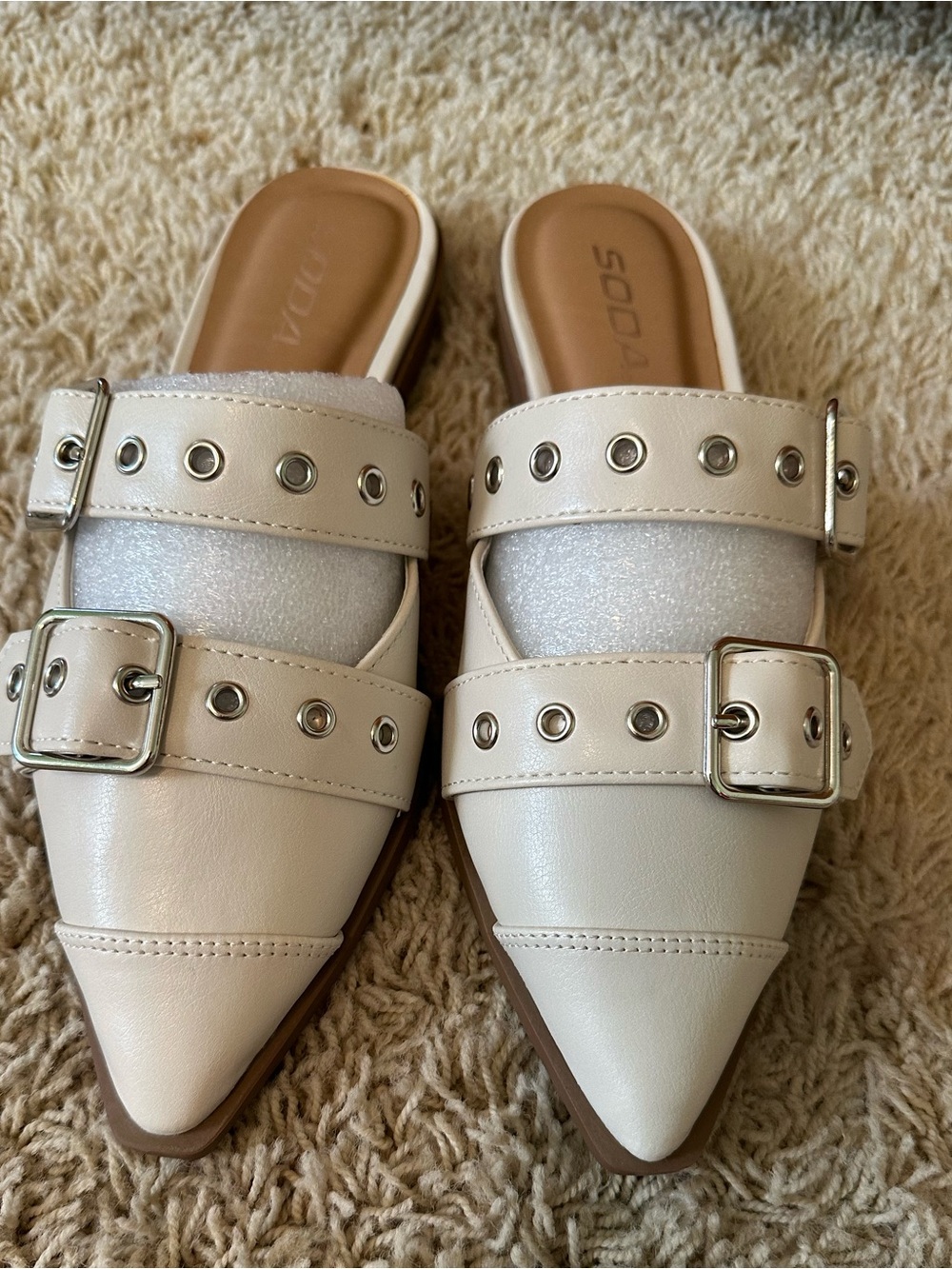 NWOT SODA CREAM POINTED MULE